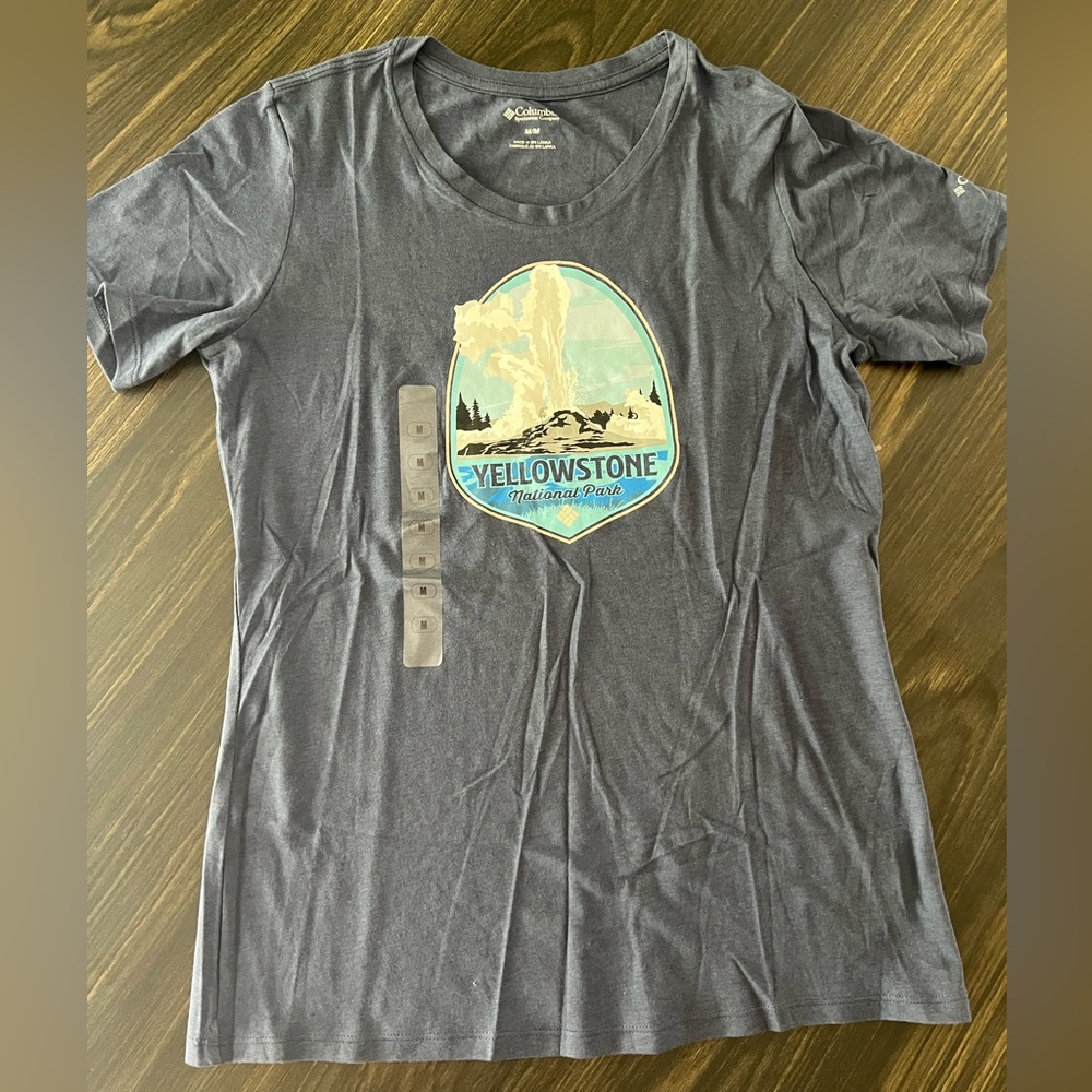 Women’s hiking Columbia T-shit. Sz M. New